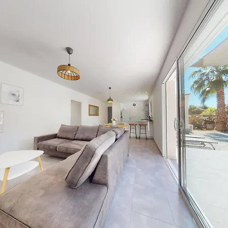 Cap D'agde Maison Sur Le Golf Avec Piscine Chauffee. Ferienhaus *