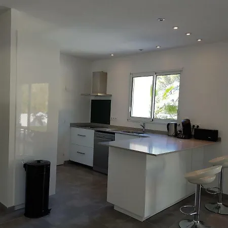 Cap D'agde Maison Sur Le Golf Avec Piscine Chauffee. *
